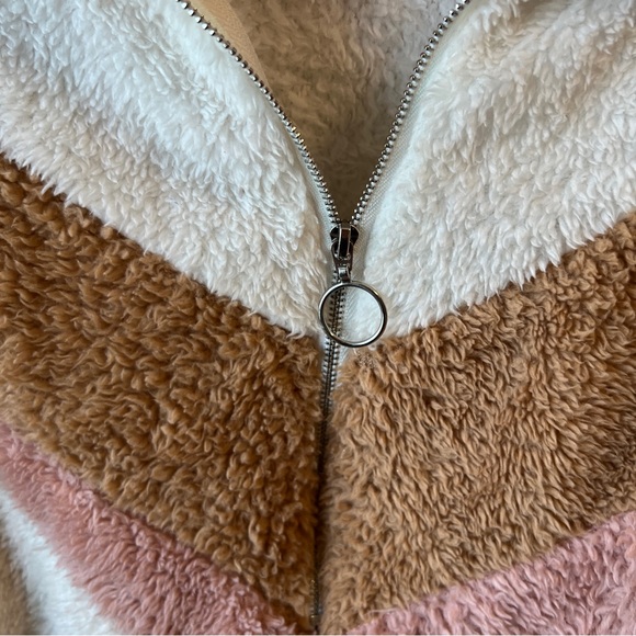 Color Blocked Fuzzy Saeatshirt - Picture 4 of 5